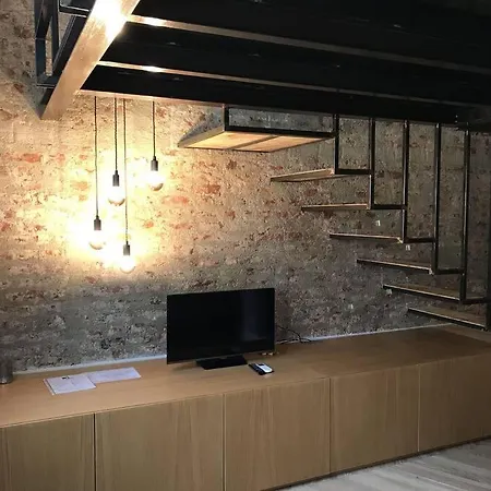 Dezza Loft 아파트 *